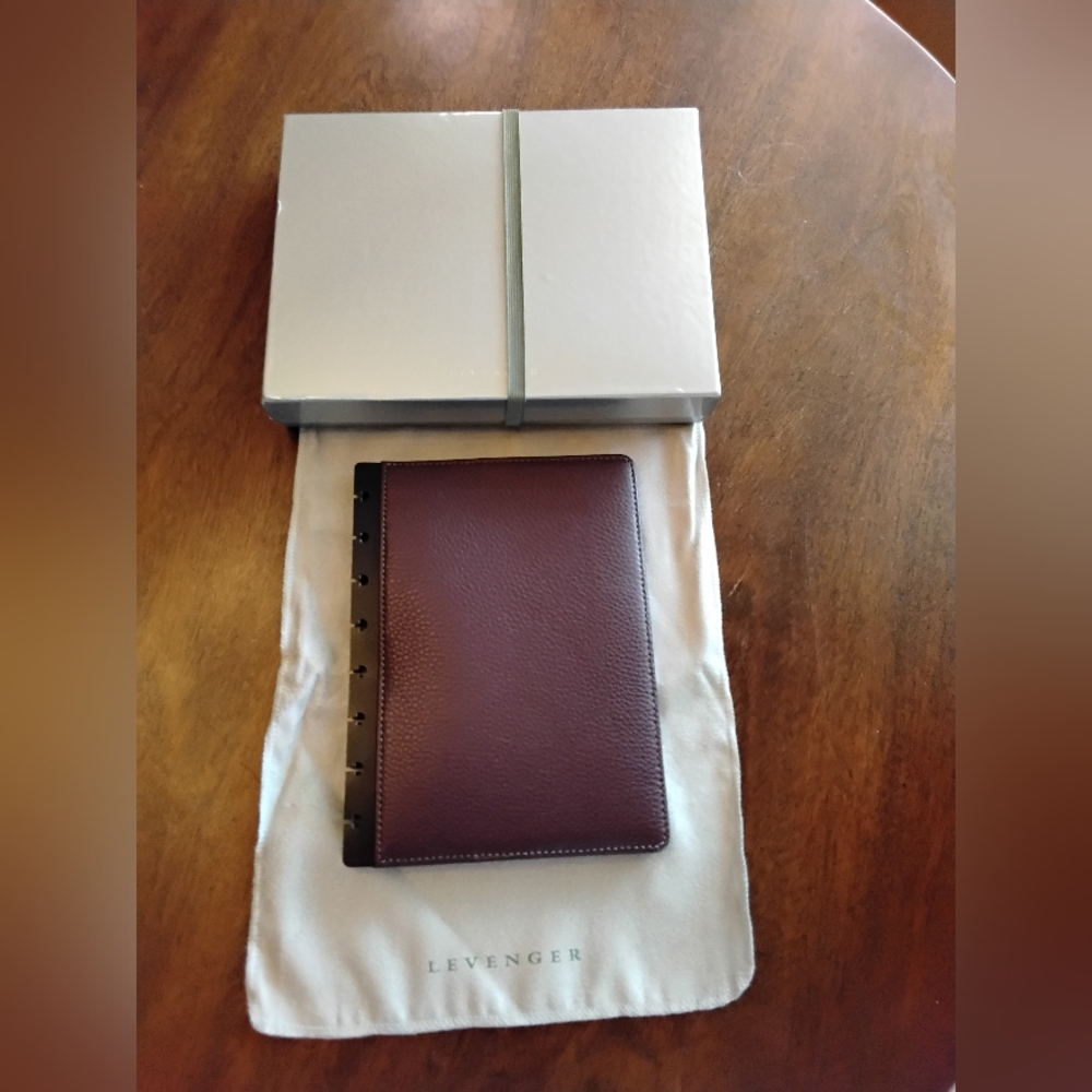 Levenger Circa Junior leather foldover disc cover